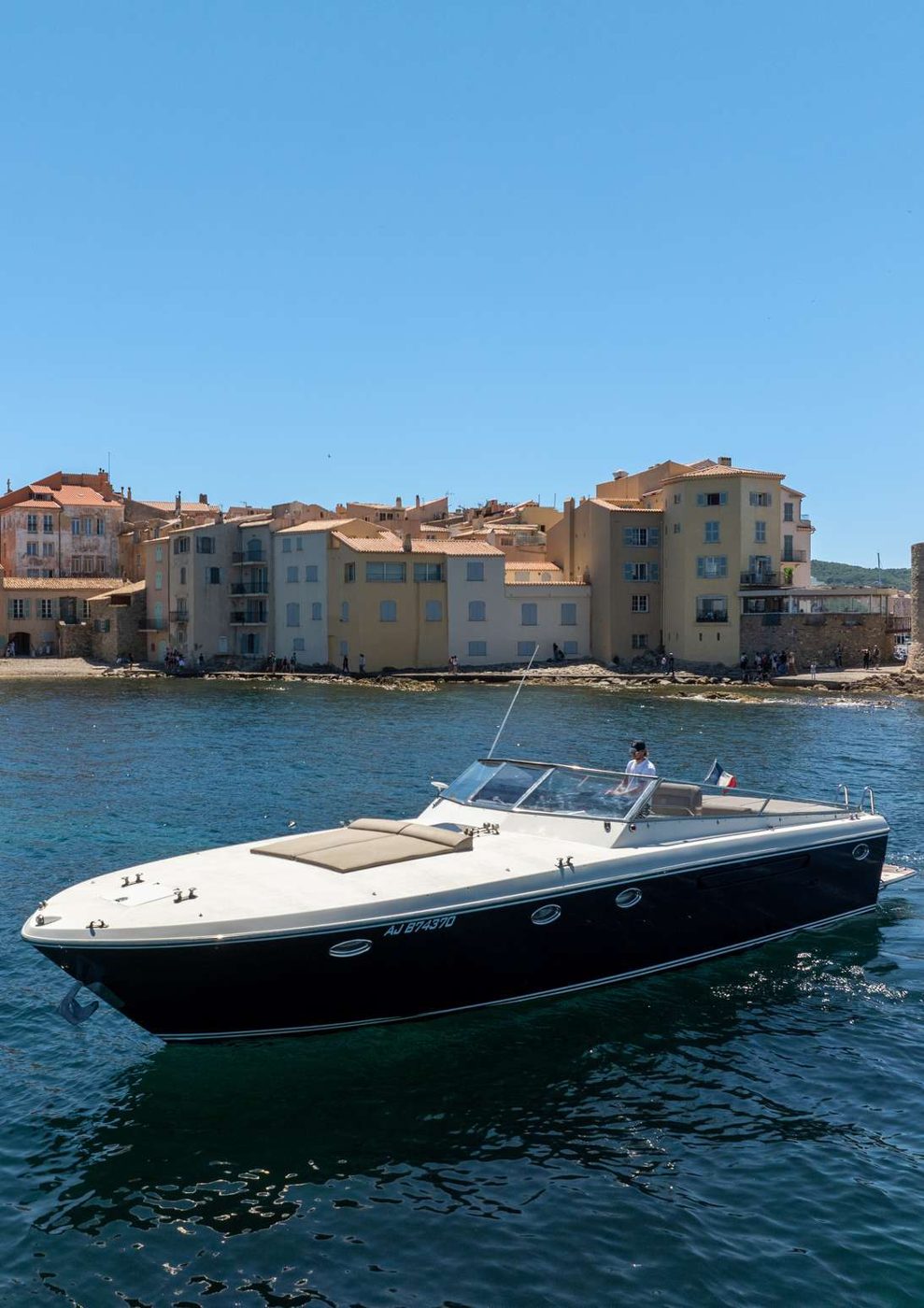 Itama 48 charter in Saint-Tropez